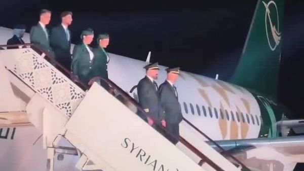 شرکت هواپیمایی سوریه طی مراسمی در فرودگاه بینالمللی دمشق، از هویت بصری و رنگآمیزی جدید هواپیماهای خود رونمایی کرد - اسپوتنیک افغانستان  