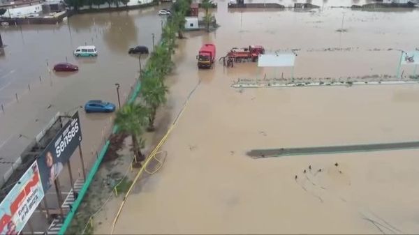 خانههای غرق در آب و جادههای مسدود: سیل تاریخی ردپای خود را در ایبیزا در شرق اسپانیا به جای گذاشت - اسپوتنیک افغانستان  