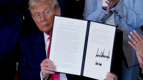 ترامپ با استناد به قانون دوران جنگ سرد، نفت و پالایش ایالات متحده را تقویت میکند - اسپوتنیک افغانستان  