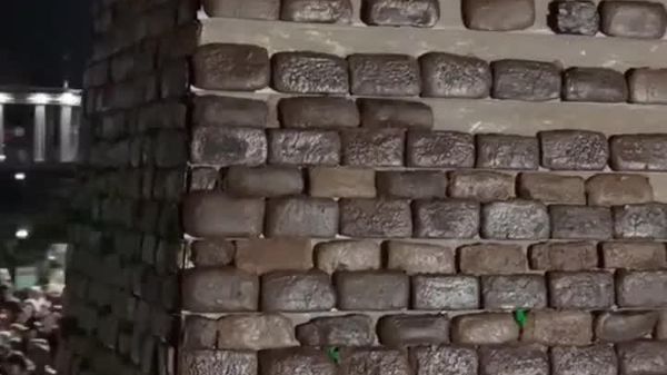ساخت برج شیرینی ده متری در جمهوری اینگوشتیا روسیه - اسپوتنیک افغانستان  