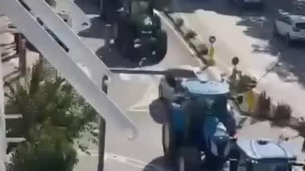 اعتراض کشاورزان در ایتالیا، حدود 170 تراکتور به جادهها کشانده شدند - اسپوتنیک افغانستان  