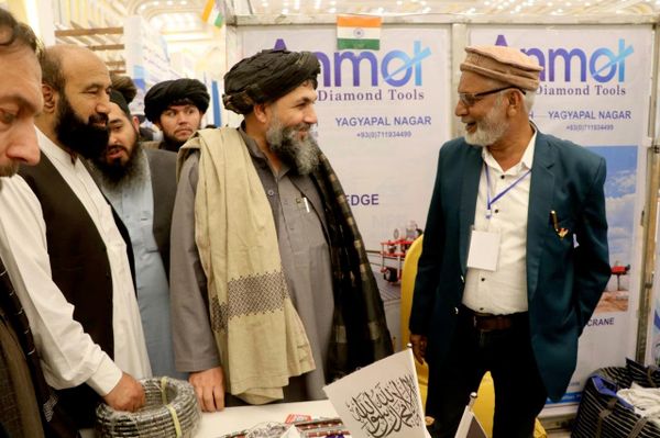 تأکید والی کابل بر توسعه معادن و جذب سرمایهگذاری داخلی و خارجی تأکید والی کابل بر توسعه معادن و جذب سرمایهگذاری داخلی و خارجی - اسپوتنیک افغانستان