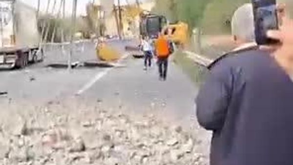 فرو ریختن بخشی از یک پل جادهای در ایتالیا - اسپوتنیک افغانستان  