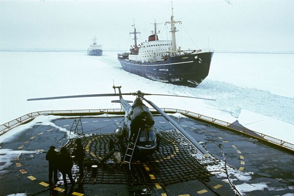 باند بالگرد کشتی یخ شکن اتمی آرکتیکا. - اسپوتنیک افغانستان  