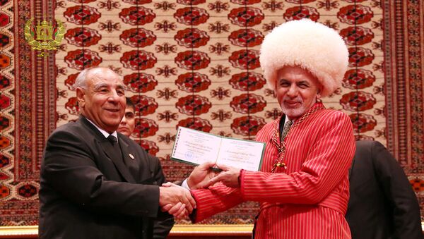 بردی محمدوف به اشرف‌غنی دکترای افتخاری داد - اسپوتنیک افغانستان  