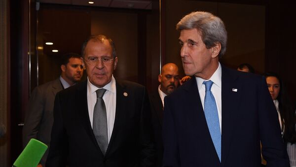 Министр иностранных дел России Сергей Лавров и госсекретарь США Джон Керри на Международном саммите АТЭС в Лиме, Перу - اسپوتنیک افغانستان  