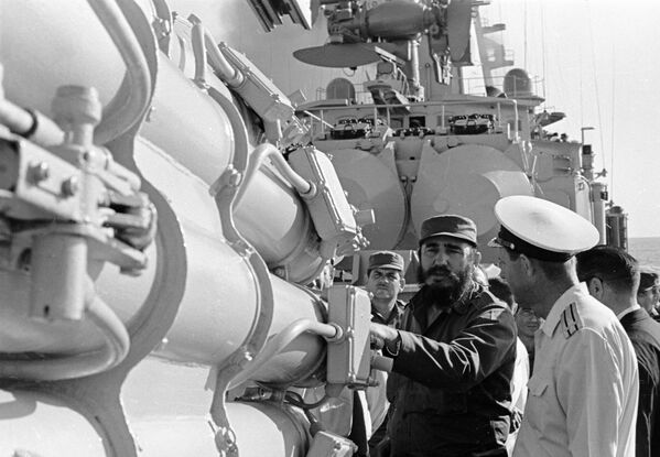 Кастро на советском боевом корабле - اسپوتنیک افغانستان  