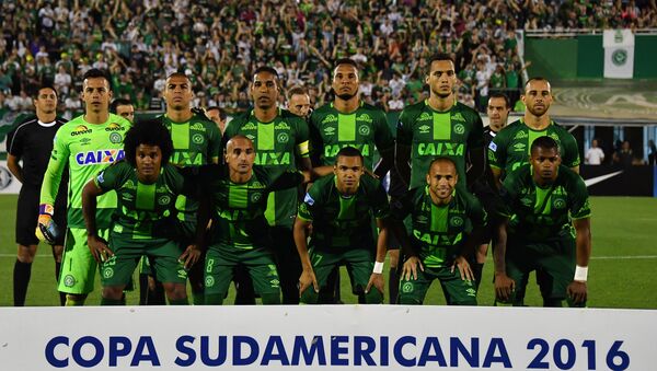 Brazil's Chapecoense players pose for pictures during their 2016 Copa Sudamericana semifinal second leg football match against Argentina's San Lorenzo held at Arena Conda stadium, in Chapeco, Brazil, on November 23, 2016. - اسپوتنیک افغانستان  