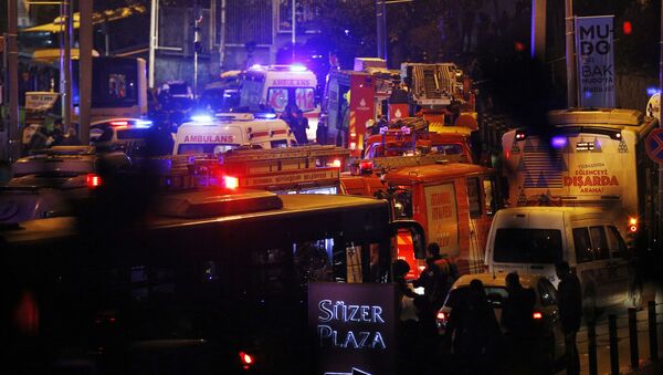 Спасатели и скорая помощь на месте теракта у футбольного стадиона в Стамбуле - اسپوتنیک افغانستان  