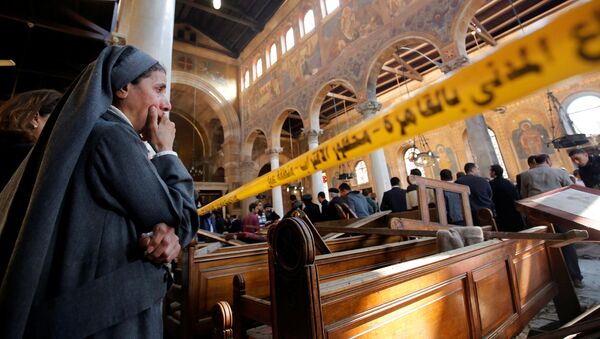 Монахиня в коптской церкви после взрыва бомбы в Египте - اسپوتنیک افغانستان  