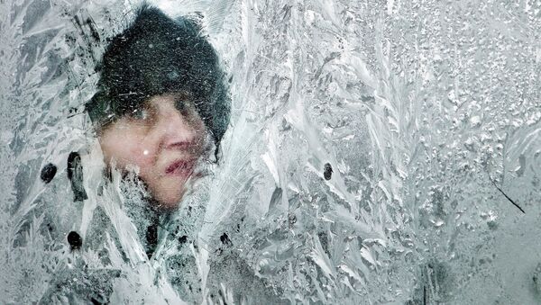 A woman looks out of a window covered in frost on a bus in Bucharest, Romania, in February 2012 - اسپوتنیک افغانستان  