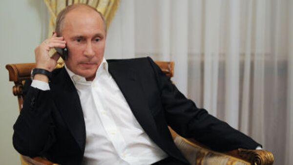 Владимир Путин разговаривает по телефону - اسپوتنیک افغانستان  