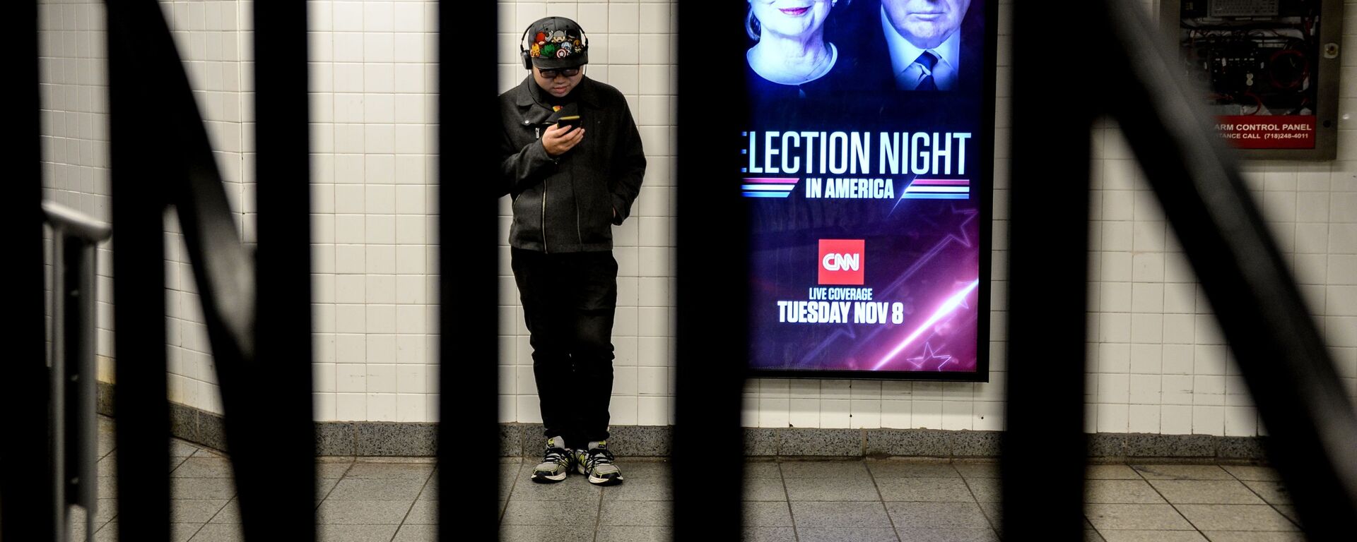 Мужчина на одной из станций метро в Нью-Йорке накануне выборов президента США - اسپوتنیک افغانستان  , 1920, 12.04.2022