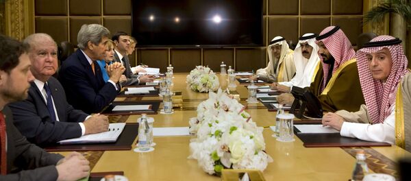 جان کیری با پادشاه عربستان سعودی در مورد اوضاع شرق میانه بحث کرد جان کیری با پادشاه عربستان سعودی در مورد اوضاع شرق میانه بحث کرد - اسپوتنیک افغانستان