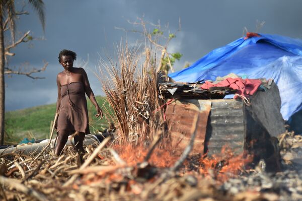 بر روی خرابه های خانه اش پس از طوفان در متی، هائیتی - اسپوتنیک افغانستان  