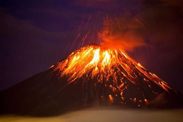 فوران آتشفشان تانگوهورا در اکوادور - اسپوتنیک افغانستان  