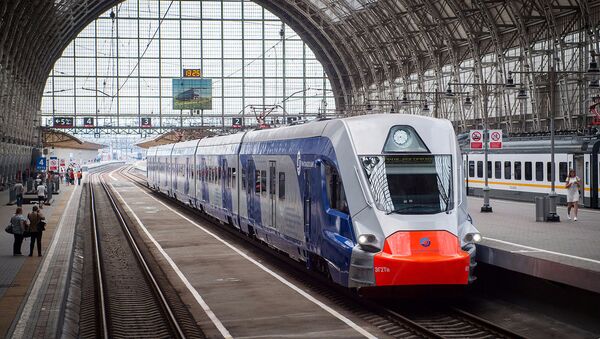 Новая пригородная электричка на Киевском вокзале Москвы - اسپوتنیک افغانستان  