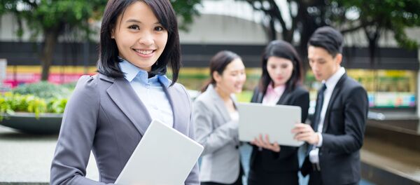 Японка в деловом костюме Японка в деловом костюме - اسپوتنیک افغانستان