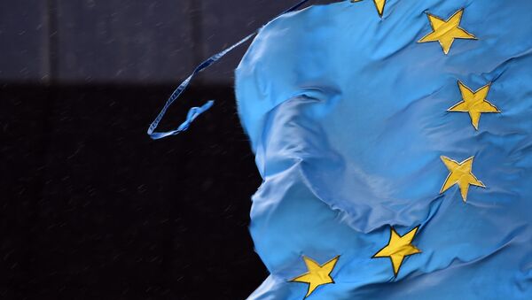 Разорваный флаг ЕС в Брюсселе - اسپوتنیک افغانستان  
