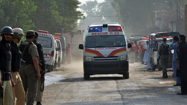 در اثر تصادم یک ریل با دو ریکشا در پاکستان هفت طفل کشته شدند - اسپوتنیک افغانستان  