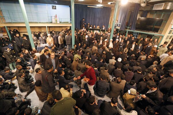 آقای هاشمی رفسنجانی در آستانه پیروزی انقلاب از طرف آیت الله خمینی به عضویت در شورای انقلاب برگزیده شد و تا زمان انحلال این شورا در ۱۳۵۹، از موثرترین اعضای آن بود. - اسپوتنیک افغانستان  