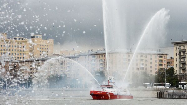 Пожарный корабль Надежда во время выступления участников спасательной службы на водных объектах МЧС РФ - اسپوتنیک افغانستان  