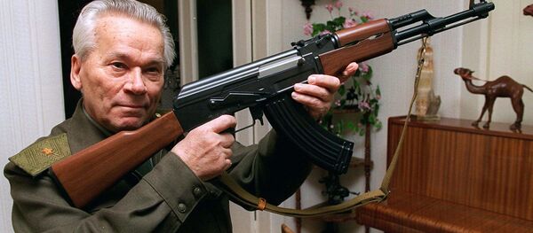 بنای یادبود میخائیل کلاشینکوف در مسکو رونمایی شد + ویدیو بنای یادبود میخائیل کلاشینکوف در مسکو رونمایی شد + ویدیو - اسپوتنیک افغانستان