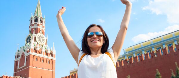 Dziewczyna na tle Kremla Dziewczyna na tle Kremla - اسپوتنیک افغانستان