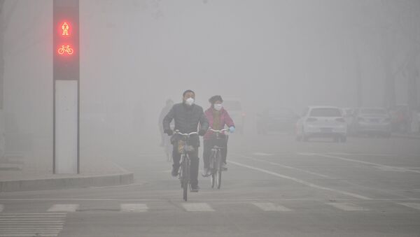 Люди во время смога в Китае - اسپوتنیک افغانستان  