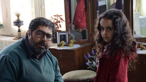 در ترکیه برای پدر کنار دختر 9 ساله اش تکت قطار نفروخته توضیح دادند که این«احکام اسلام»است - اسپوتنیک افغانستان  