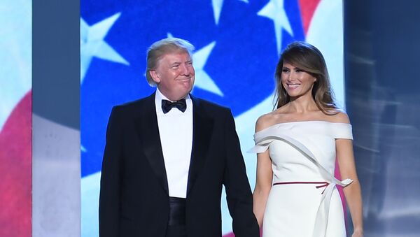 Танец Дональда и Мелании Трамп на балу в честь инаугурации в Вашингтоне - اسپوتنیک افغانستان  