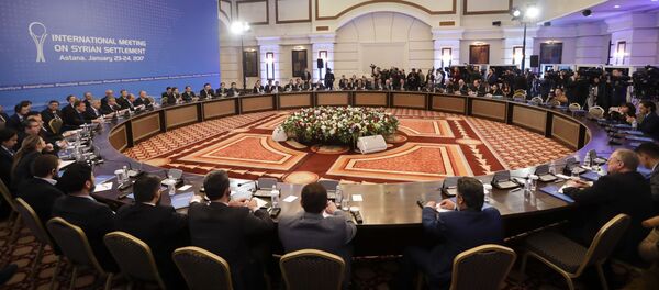 نمایندگان دمشق و مخالفین مسلح برای اولین پشت یک میز مذاکره نشستند - اسپوتنیک افغانستان  