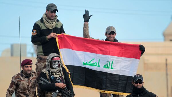 Бойцы антитеррористических сил Ирака с флагом Ирака - اسپوتنیک افغانستان  