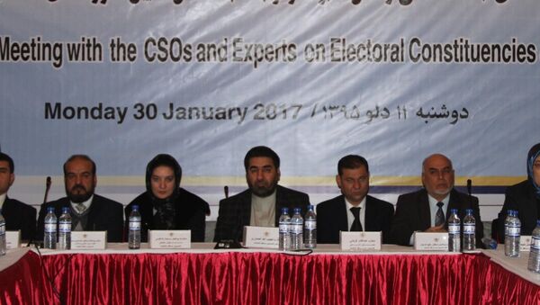طرح کمیسیون انتخابات برای حل مشکلات حوزه‌های انتخاباتی و کارت‌های رای‌دهی - اسپوتنیک افغانستان  