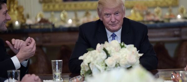 Президент Дональд Трамп на приеме в обеденном зале Белого дома в Вашингтоне Президент Дональд Трамп на приеме в обеденном зале Белого дома в Вашингтоне - اسپوتنیک افغانستان