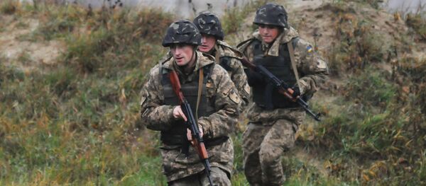 تلاش نظامیان اوکراین برای حمله به مواضع نیروهای مردمی در دنباس تلاش نظامیان اوکراین برای حمله به مواضع نیروهای مردمی در دنباس - اسپوتنیک افغانستان