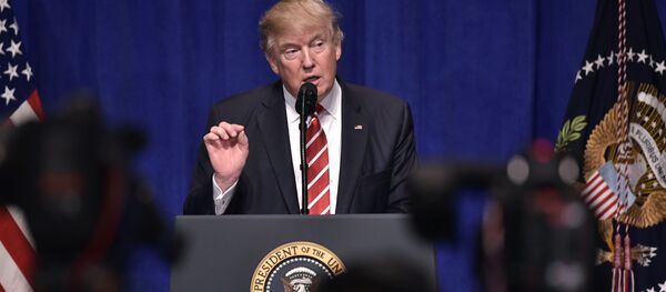 Президент США Дональд Трамп во время выступления перед военными во Флориде - اسپوتنیک افغانستان  
