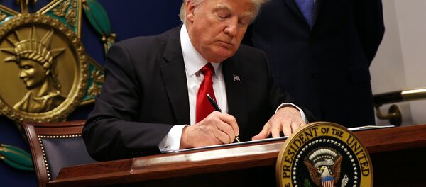 دومین محکمه تجدید نظر فرمان مهاجرتی ترامپ را رد کرد - اسپوتنیک افغانستان  