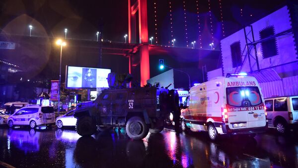 Turkish special force police officers and ambulances are seen at the site of an armed attack January 1, 2017 in Istanbul. - اسپوتنیک افغانستان  