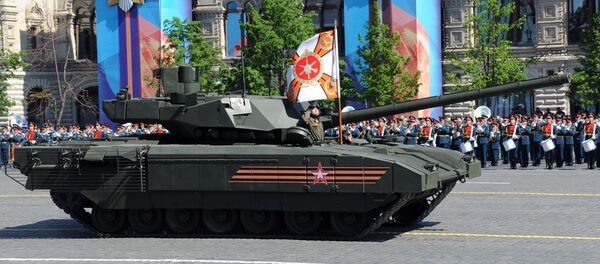 Танк Т-14 на гусеничной платформе Армата во время военного парада на Красной площади Танк Т-14 на гусеничной платформе Армата во время военного парада на Красной площади - اسپوتنیک افغانستان
