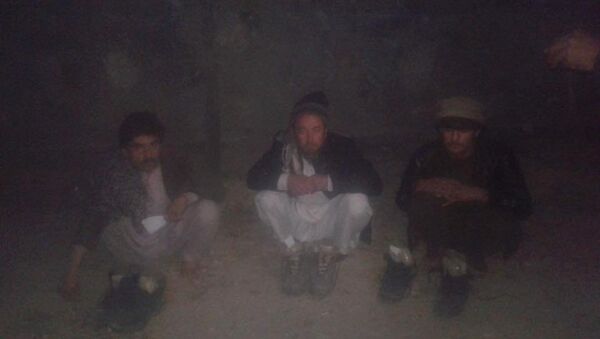 قاچاقبرانی با کفش‌های مملو از هیرویین بازداشت شدند - اسپوتنیک افغانستان  
