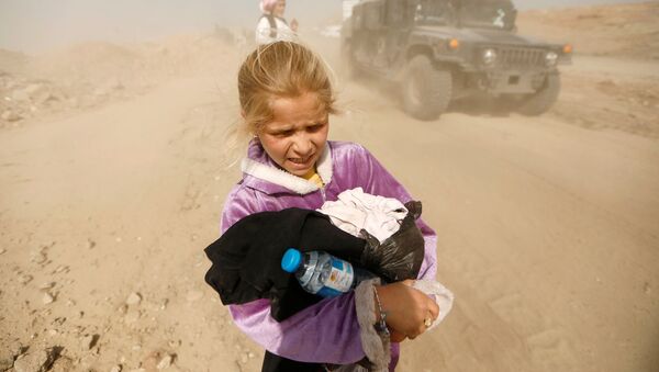 Арабская девушка-беженка в западной части Мосула - اسپوتنیک افغانستان  
