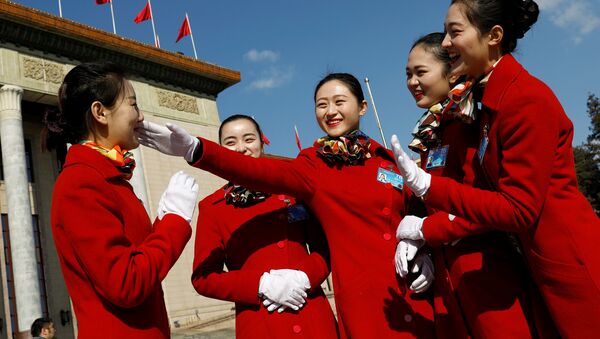Hotel guides pose for pictures at the Tiananmen Square during the opening session of the National People's Congress (NPC) outside the Great Hall of the People in Beijing, China, March 5, 2017. - اسپوتنیک افغانستان  