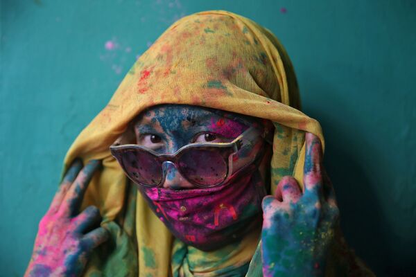 یک زن هنگام جشنواره هولی در هند - اسپوتنیک افغانستان  