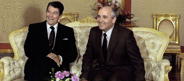 Президент США Рональд Рейган и Генеральный секретарь ЦК КПСС Михаил Горбачев Президент США Рональд Рейган и Генеральный секретарь ЦК КПСС Михаил Горбачев - اسپوتنیک افغانستان