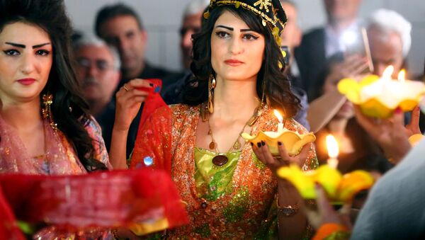 مدل های کُرد-سوری در نمایش لباس ملی کُردها در شهر القامشلی - اسپوتنیک افغانستان  
