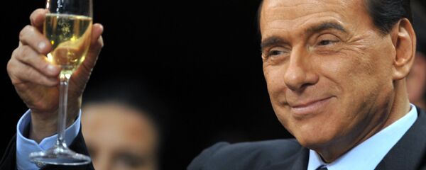 زن ایتالیایی جهت صرف شام مادر بزرگ خود با برلوسکونی 70 هزار یورو پرداخت نمود - اسپوتنیک افغانستان  