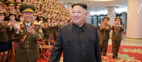 Северокорейский лидер Ким Чен Ын на представлении в честь 70-летия Государственного заслуженного хора в Народном театре, Пхеньян - اسپوتنیک افغانستان  