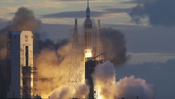 NASA Orion capsule on top of a Delta IV rocket lifts off on its first unmanned orbital test flight from Complex 37 B at the Cape Canaveral Air Force Station, Friday, Dec. 5, 2014 at Cape Canaveral, Fla - اسپوتنیک افغانستان  