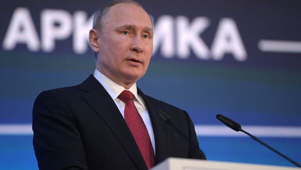 پوتین جواب سوال در مورد تاثیر روسیه در انتخابات ایالات متحده را از خواندن حرکات لب پیشنهاد کرد - اسپوتنیک افغانستان  